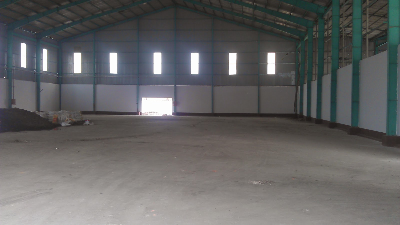 Rất nhiều kho xưởng cho thuê đang chờ đón mọi người