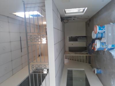 Cho thuê kho 250m đường Nguyễn Hữu Thọ, Quận 7 có văn phòng đẹp.